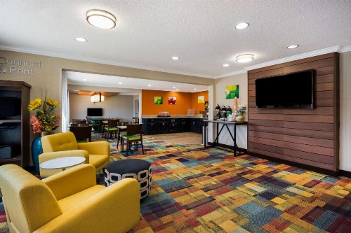 Quality Inn & Suites - image 9