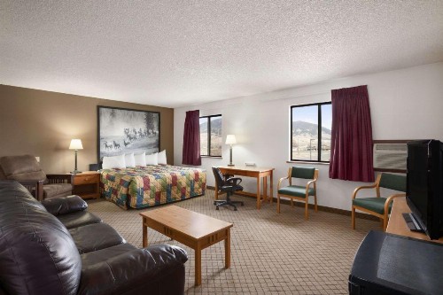 Super 8 by Wyndham Bozeman - image 12