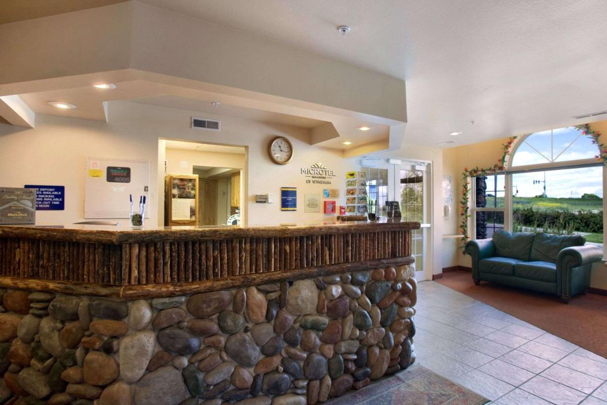 Microtel Inn & Suites by Wyndham Bozeman - image 2