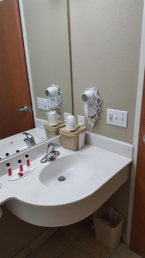 Microtel Inn & Suites by Wyndham Bozeman - image 40