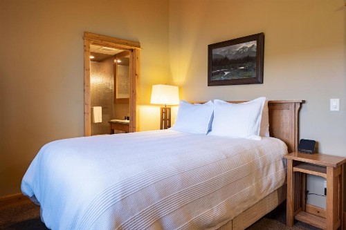 Gallatin River Lodge - image 33
