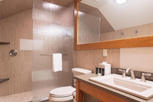 Gallatin River Lodge - image 41