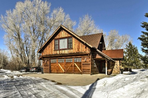 Secluded Luxury Home - 20 Mi to Bridger Bowl Ski!