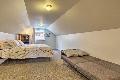 The Garden Oasis Remodeled Apt Walk to Main St - image 6