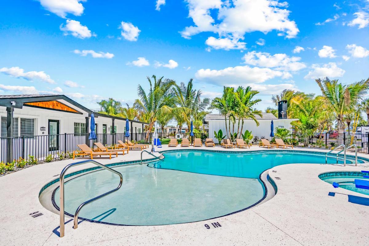 Pelican Post at Anna Maria Island Inn - main image