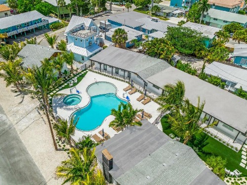 Pelican Post at Anna Maria Island Inn - image 26