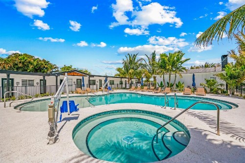 Pelican Post at Anna Maria Island Inn - image 4