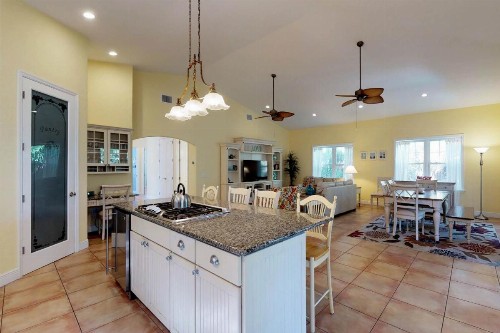 Mon AMI Beach House - image 11