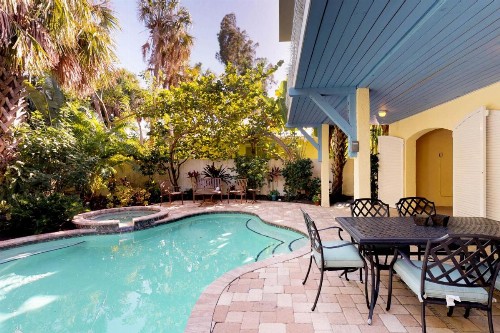 Mon AMI Beach House - image 12