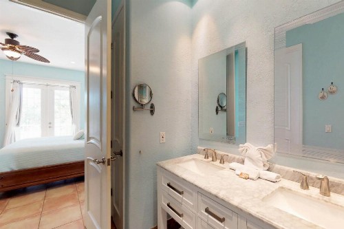 Mon AMI Beach House - image 8