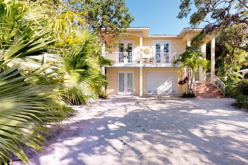 Mon AMI Beach House - image 9