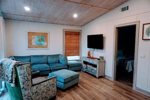 AMI Beach Shack - image 10