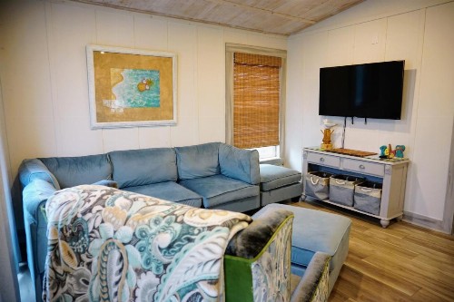 AMI Beach Shack - image 11