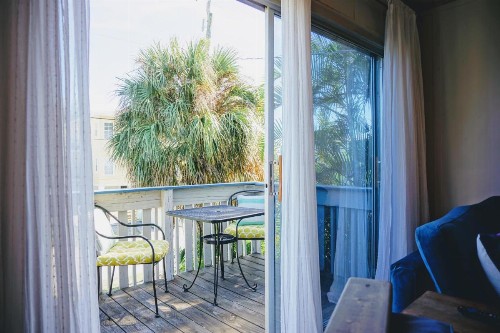 AMI Beach Shack - image 12