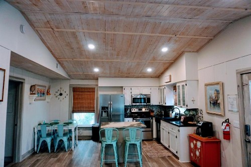 AMI Beach Shack - image 15