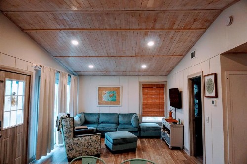 AMI Beach Shack - image 16