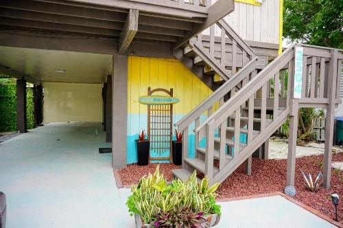 AMI Beach Shack - image 33