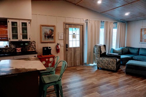 AMI Beach Shack - image 8