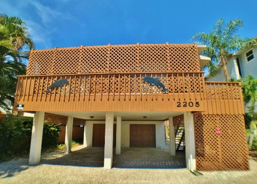 Beach Bungalow - East 2205 - image 9