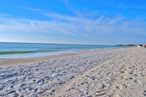 Paradise Beach - East 2414 - image 7