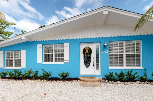 A Cozy Cottage - image 12