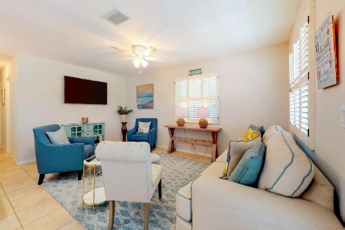 Beach Hideaway - image 12