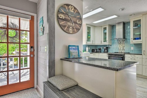Canalfront Anna Maria Cottage with Pool and Hot Tub! - image 12