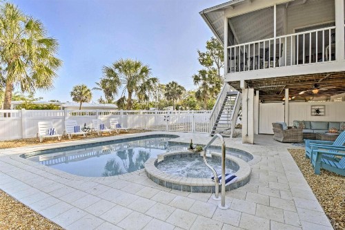Canalfront Anna Maria Cottage with Pool and Hot Tub! - image 5
