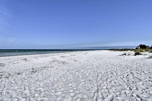 Canalfront Anna Maria Cottage with Pool and Hot Tub! - image 6