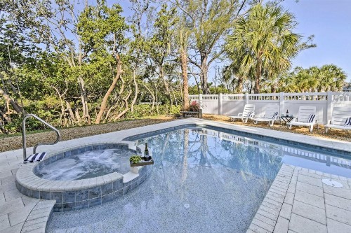 Canalfront Anna Maria Cottage with Pool and Hot Tub! - image 7