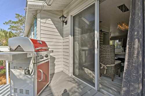Canalfront Anna Maria Cottage with Pool and Hot Tub! - image 8