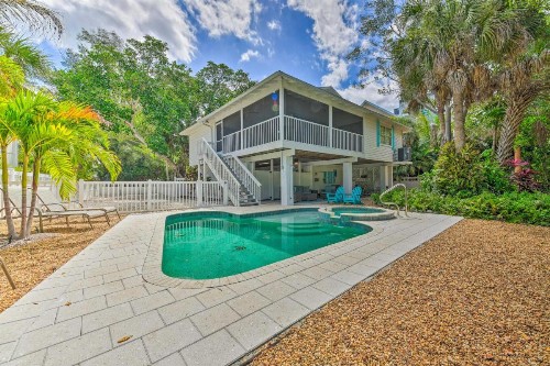 Canalfront Anna Maria Cottage with Pool and Hot Tub! - image 9