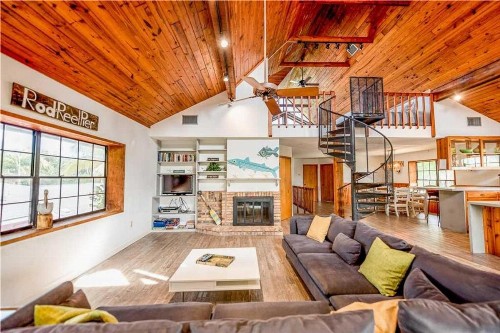 Tree Top Bungalow - image 9