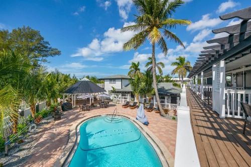 Tropic Isle At Anna Maria Island Inn - image 1