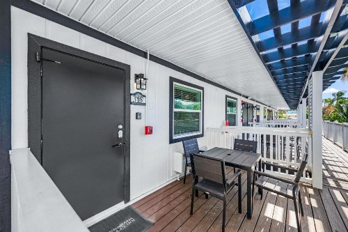 Tropic Isle At Anna Maria Island Inn - image 11