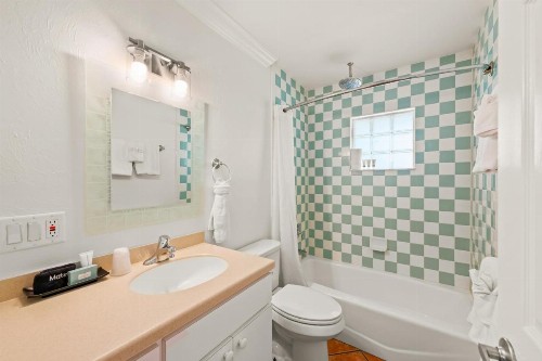 Tropic Isle At Anna Maria Island Inn - image 15