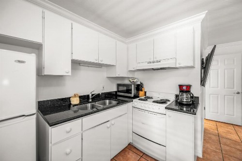 Tropic Isle At Anna Maria Island Inn - image 19