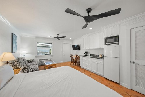 Tropic Isle At Anna Maria Island Inn - image 24