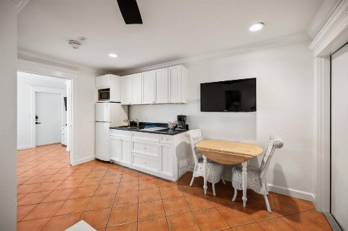 Tropic Isle At Anna Maria Island Inn - image 27