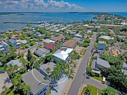 Ideal beach hideaway pool condo located between the island marina and beach - image 23