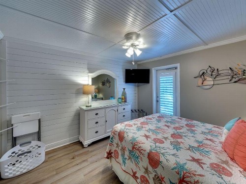 Ideal beach hideaway pool condo located between the island marina and beach - image 24