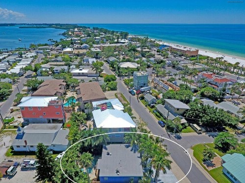 Ideal beach hideaway pool condo located between the island marina and beach - image 26