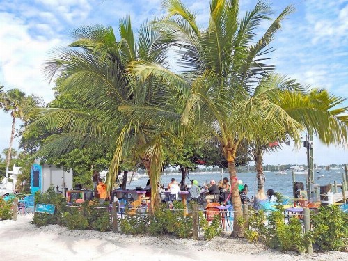 Ideal beach hideaway pool condo located between the island marina and beach - image 31