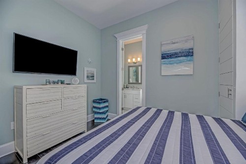 4 bed 4 and a half bath SLEEPS 10 elevator Heated Pool Spa Free WiFi boat dock - image 11