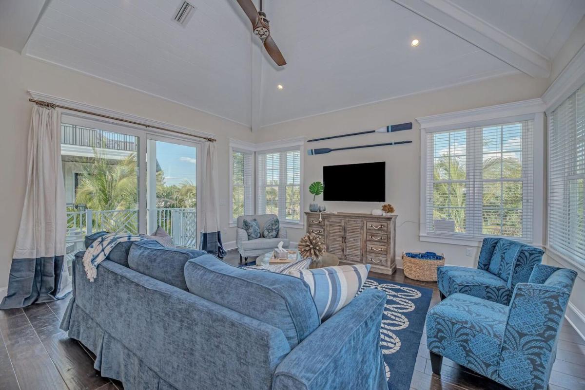 4 bed 4 and a half bath SLEEPS 10 elevator Heated Pool Spa Free WiFi boat dock - image 2