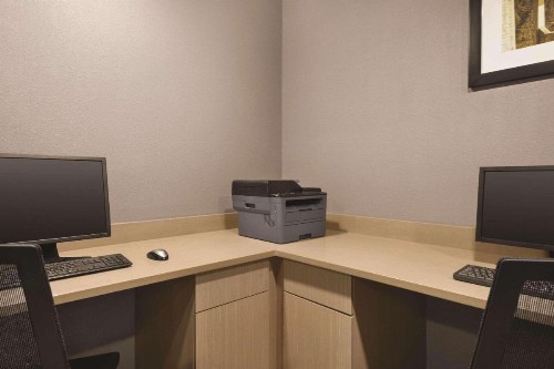 Country Inn & Suites by Radisson Bradenton-Lakewood-Ranch FL - image 21