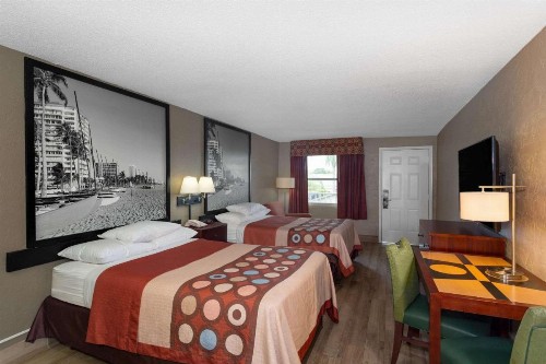 Super 8 by Wyndham Bradenton Sarasota Area - image 13