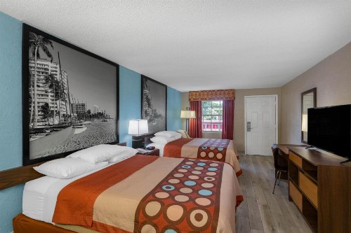 Super 8 by Wyndham Bradenton Sarasota Area - image 15