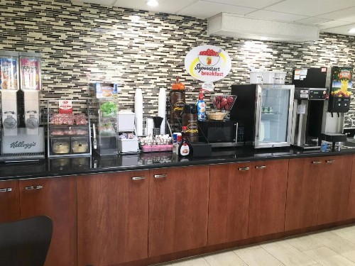 Super 8 by Wyndham Bradenton Sarasota Area - image 17