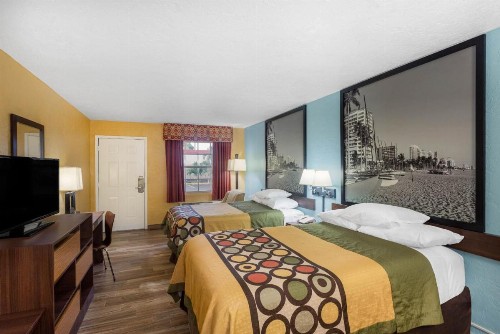 Super 8 by Wyndham Bradenton Sarasota Area - image 26